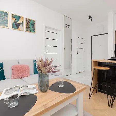 Kotsisa With Parking By Renters Lejlighed