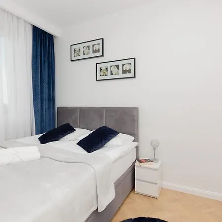 Kotsisa With Parking By Renters Lejlighed