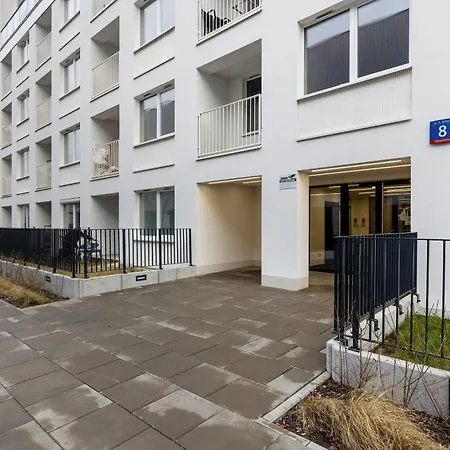 Kotsisa With Parking By Renters Daire *