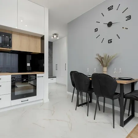 아파트 Kotsisa With Parking By Renters