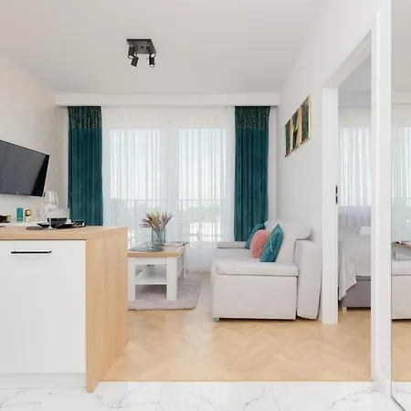 Apartment Kotsisa With Parking By Renters *