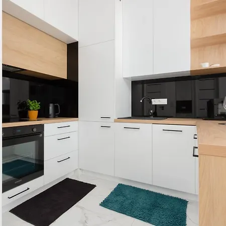 Apartment Kotsisa With Parking By Renters *