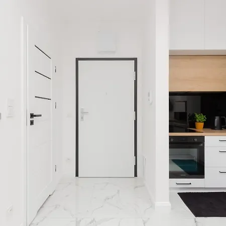 Apartment Kotsisa With Parking By Renters *
