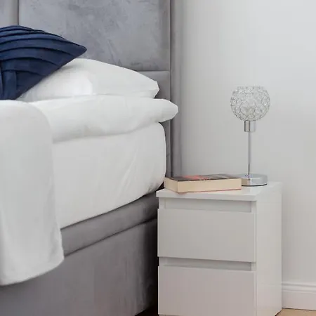 Kotsisa With Parking By Renters Apartment *