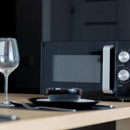 Kotsisa With Parking By Renters