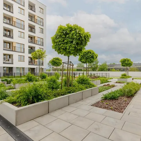 Kotsisa With Parking By Renters *