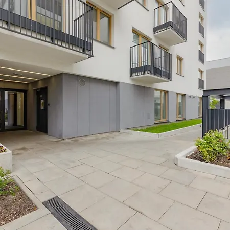 Kotsisa With Parking By Renters * 华沙