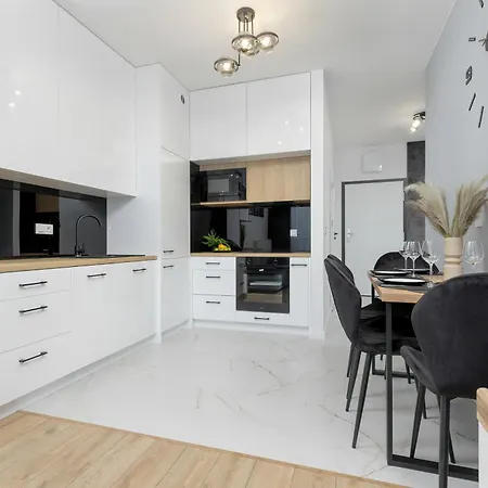 Apartment Kotsisa With Parking By Renters Warsaw
