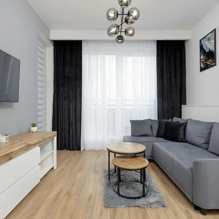 Kotsisa With Parking By Renters *