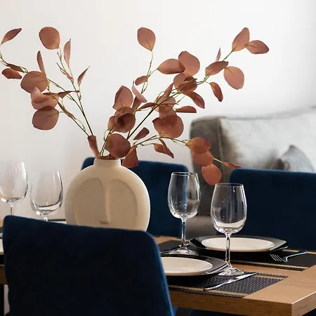 Kotsisa With Parking By Renters