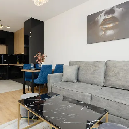 Kotsisa With Parking By Renters Apartment Warsaw