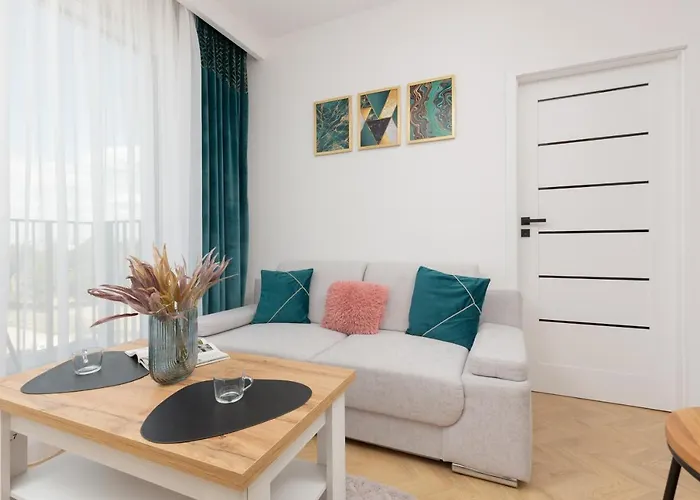 Kotsisa With Parking By Renters * Varsó