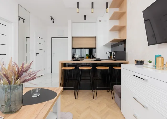 Kotsisa With Parking By Renters *