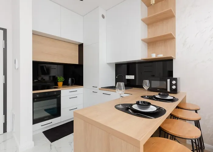 Apartman Kotsisa With Parking By Renters Varsó