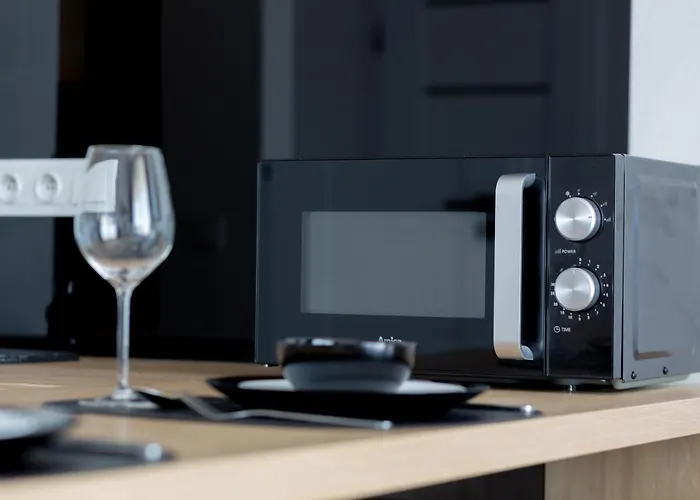 Kotsisa With Parking By Renters