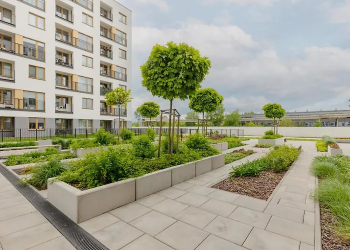 Kotsisa With Parking By Renters *