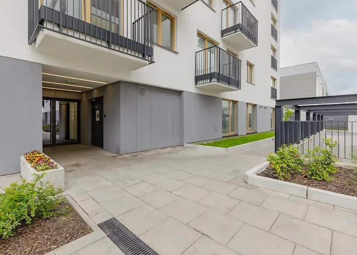 Kotsisa With Parking By Renters * Varsó