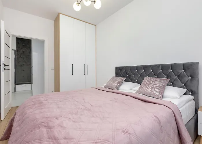 Kotsisa With Parking By Renters *