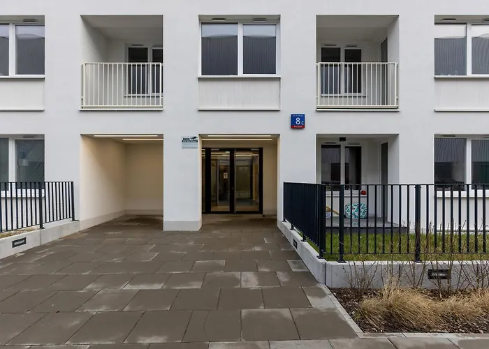 Kotsisa With Parking By Renters Apartman Varsó