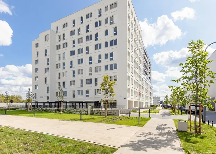 Kotsisa With Parking By Renters *