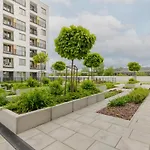 Kotsisa With Parking By Renters *