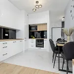 Apartment Kotsisa With Parking By Renters Warschau