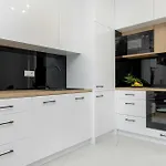 Apartment Kotsisa With Parking By Renters *