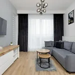 Kotsisa With Parking By Renters *