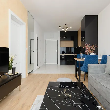 Apartment Kotsisa With Parking By Renters Warschau