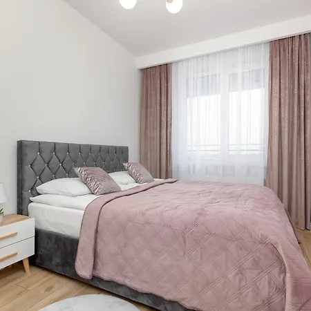 Kotsisa With Parking By Renters Apartamento