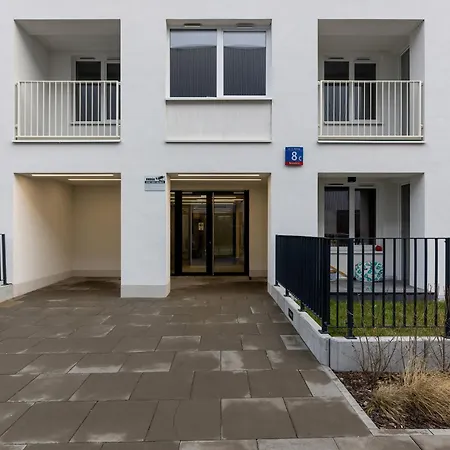 Kotsisa With Parking By Renters דירה ורשה