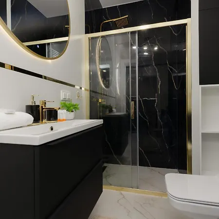 Kotsisa With Parking By Renters *