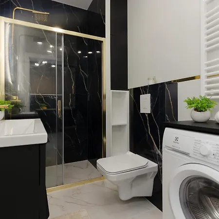 Kotsisa With Parking By Renters Apartamento