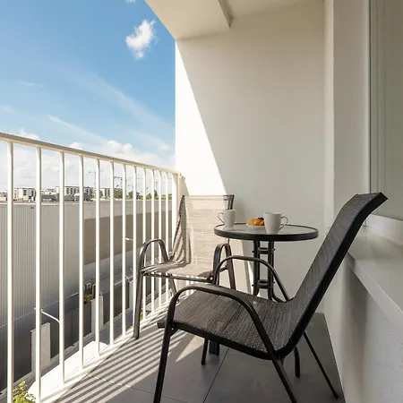 Kotsisa With Parking By Renters Appartement